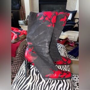 Stylish Red and Black zip up Women's suede Boots 7-7.5